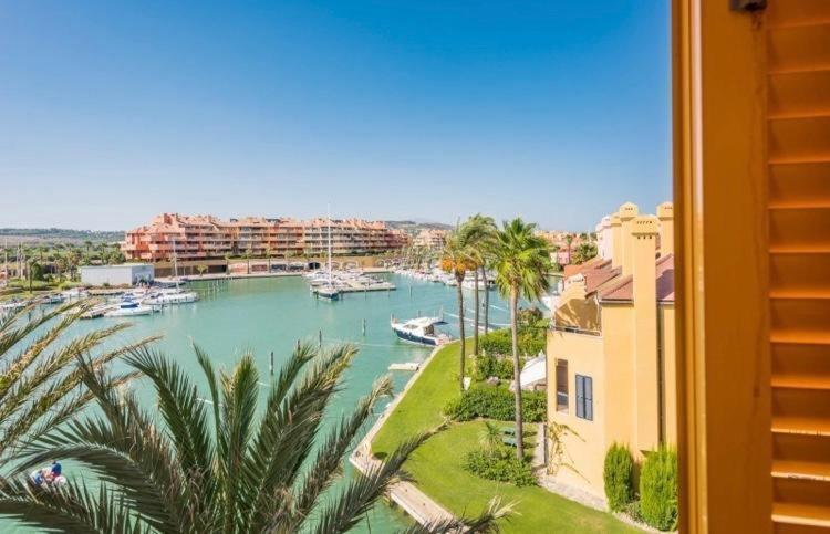 Apartamento Con Piscina ,Playa Con Vistas Panoramicas En La Marina De Sotogrande San Roque  Luaran gambar